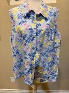Sleeveless Button-Front 100% Irish Linen  Floral Shirt in Pastel Blue-Size 2X